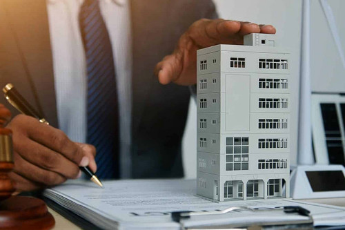 ГАУГИ представило список нереализованных гособъектов, включая здание «Манас Банка»