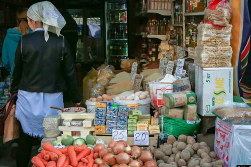 Бишкек практически по всем девяти основным продуктам питания не обеспечивает себя, - Минсельхоз