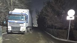 Фура стоит в запрещенном месте в районе Железнодорожников. Горожанка просит милицию принять меры