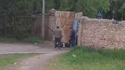 Возле Физкультурного избили человека. Видео