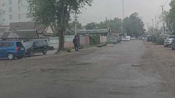 На улице Лермонтова ниже Жибек Жолу разбитая дорога На улице Лермонтова ниже Жибек Жолу разбитая дорога