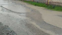 В жилмассиве Ала-Тоо улицы утопают в лужах, дворы затапливает после дождя В жилмассиве Ала-Тоо улицы утопают в лужах, дворы затапливает после дождя