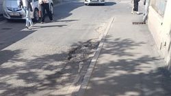 Горожанин просит отремонтировать яму на Армейская—Мамбетова