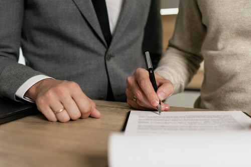 Юрист советует проверять технику до подписания договора аренды