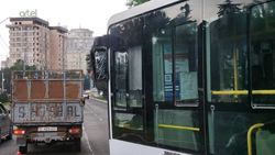 В мэрии рассказали подробности аварии автобуса и грузовика на Южной магистрали