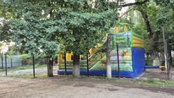 Законно ли в парке Железнодорожников на Л.Толстого установили батут?