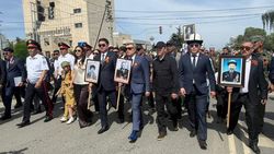 В Караколе проходит «Бессмертный полк», в нем участвует Николай Басков