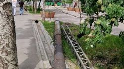 На Московской—Абдрахманова упал столб