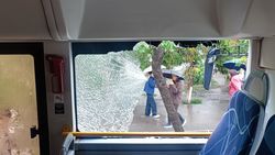 В Бишкеке утром столкнулись автобусы №243 и №42. У одного разбито окно