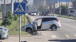 На улице Чортекова произошло ДТП: машина наполовину в арыке