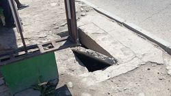 Житель жалуется на состояние остановки по Абдрахманова ниже Жибек Жолу