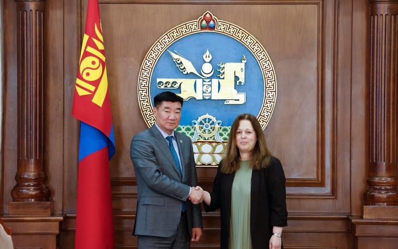Mongolian Parliament Speaker meets with Ambassador of France