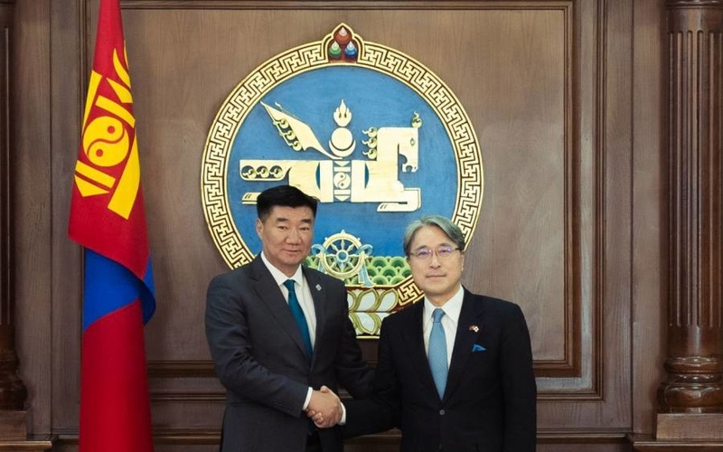 Speaker of Mongolian Parliament meets with Ambassador of Japan