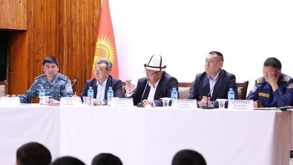 «Деньги исчезли, люди пьют из речки»: Полпред президента в Чуйской области поручил передать прокурорам дело о 62 млн сомов