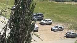 Зеленую зону около мечети в Джале превратили в парковку. Фото