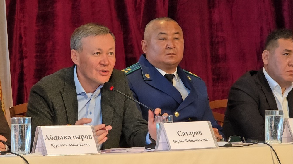 «Нужно родить еще детей?»: Житель Ат-Башы спросил у Соцфонда, почему мать 8 детей не может выйти на пенсию