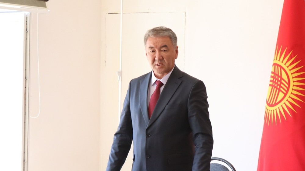 Новый аким Жумгальского района представлен коллективу