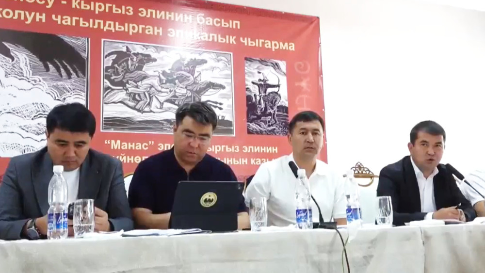 В пригороде Оша 50-летний водопровод прорвался в 25 местах, жители просят заменить трубы
