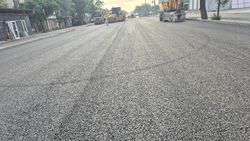 На Льва Толстого начали укладку второго слоя асфальта. Фото
