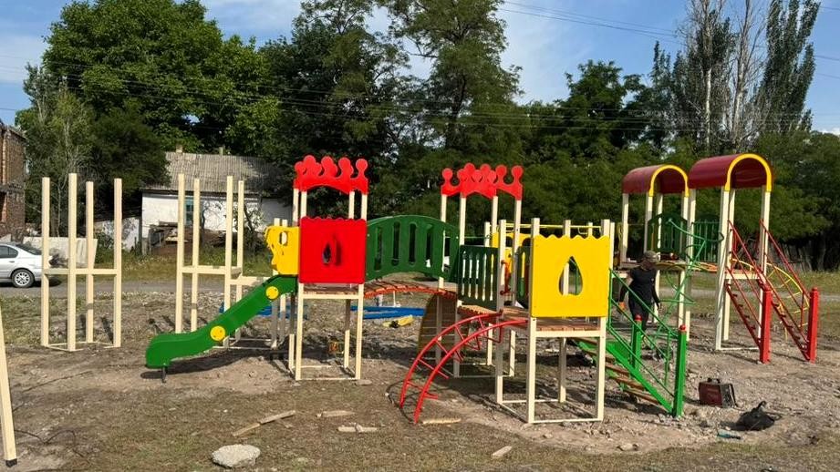В Беловодском начали строить новую детскую площадку