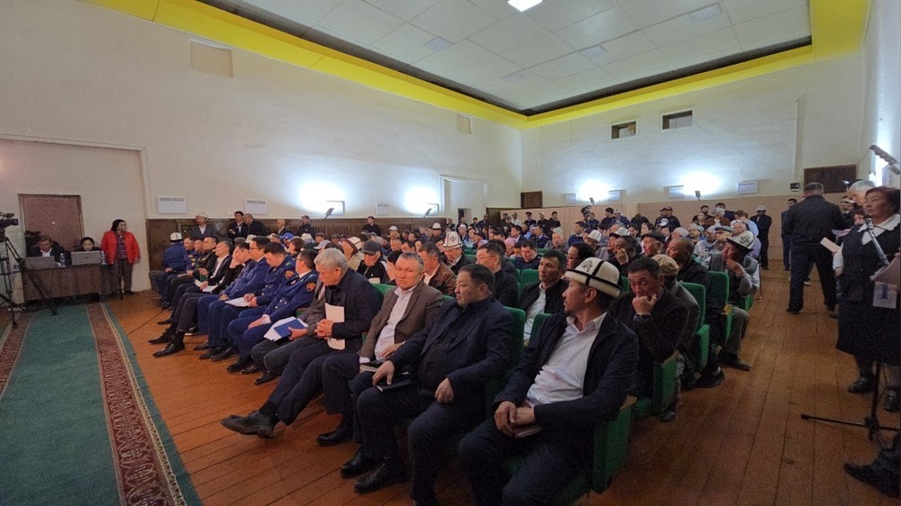 Дороги к пастбищам Ак-Сай и Арпа отремонтируют, а порядок прохождения через границу упростят