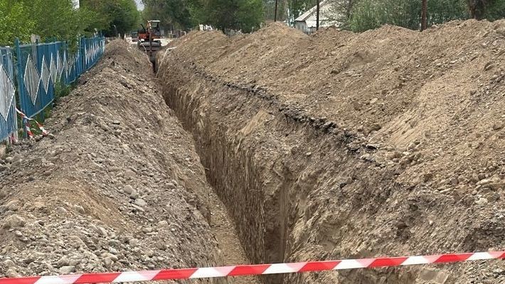 В Ак-Талинском районе начались работы по обеспечению села Чолок-Кайын питьевой водой