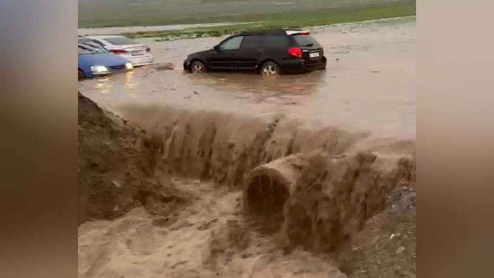 Сель сошел в Ак-Суйском районе — очевидцы отправили видео