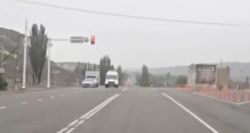 В Боомском ущелье установили светофор на повороте в Кочкор