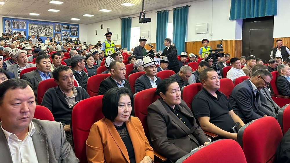 В селе Таш-Кудук пожаловались на дороговизну песка и гравия после запрета добычи из реки Урмарала