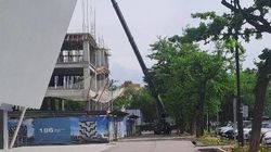 При строительстве на Тоголок Молдо спецтехника перекрыла тротуар