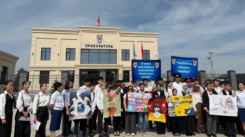 В Сокулуке в рамках Дня открытых дверей школьникам показали работу РОВД и прокуратуры