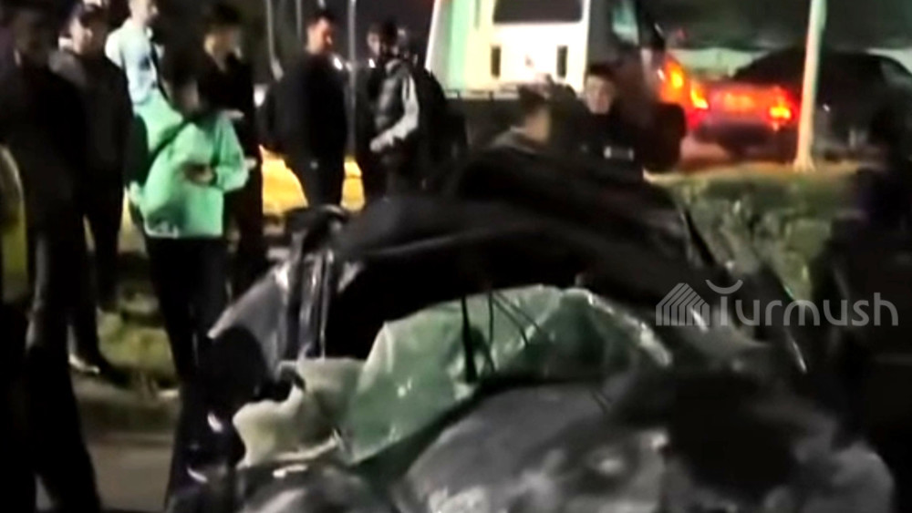 Черный «Mercedes S-Class» врезался в стоматологию: Водитель и погибший пассажир являются работниками мэрии