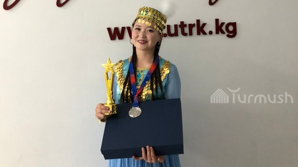 Акылзат Токтобекова из Ак-Талинского района стала призёром конкурса «Я горжусь тем, что я кыргызстанец»