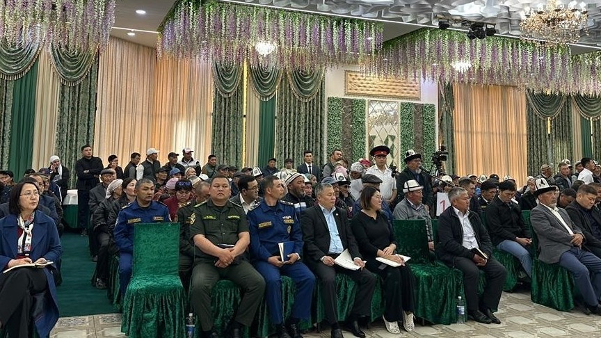 Сидели на крышах и ждали помощи: Жители села Кок-Кашат просят МЧС восстановить смытый селем дренаж