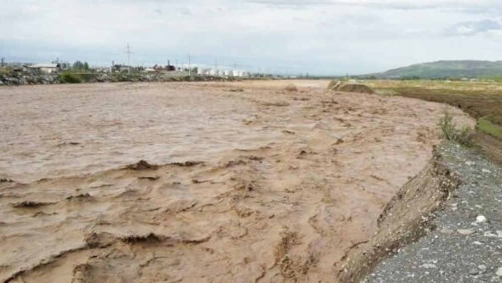 Более 10 гектаров земли унесло течением: Жители Базар-Коргона просят остановить разрушительный размыв берегов реки Кара-Ункур