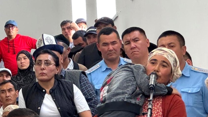 «Несмотря на развод, подвергаюсь насилию со стороны бывшего мужа»: Мать 5 детей из города Базар-Коргон пожаловалась полпреду президента