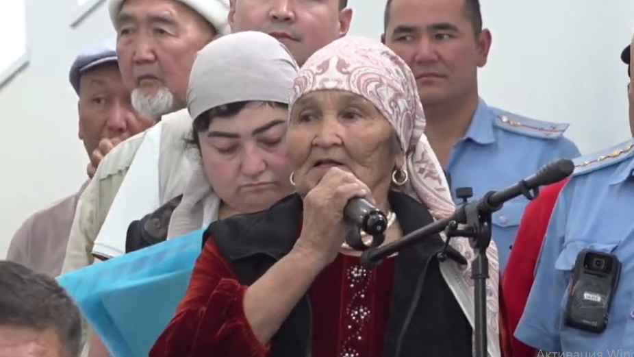 В Базар-Коргоне 78-летняя мать 12 детей не может получить орден «Баатыр эне»