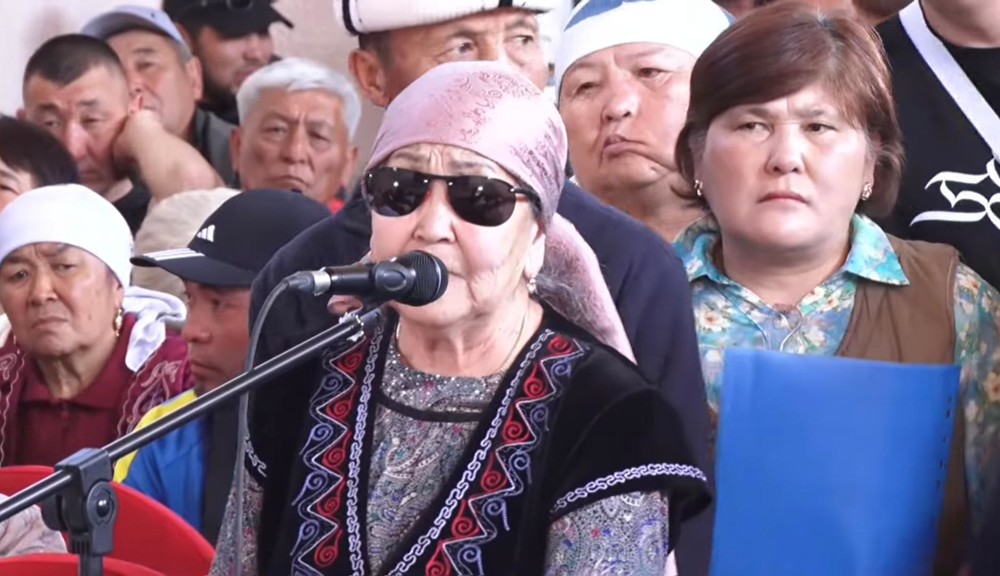 «Дом без документов»: В селе Алмалуу Иссык-Атинского района 16-квартирный дом не числится ни на чьем балансе
