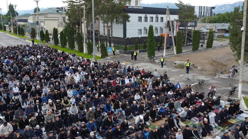 В Таласе Айт намаз прошел на площади и в более чем 100 мечетях