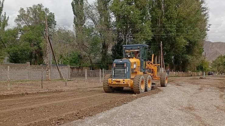 В селе Чолок-Кайын засыпали гравием 1,5 км дороги