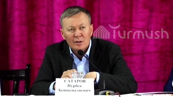 Строительство роддома, ЦСМ и подготовку молодых врачей обсудили на встрече в Нарынском районе