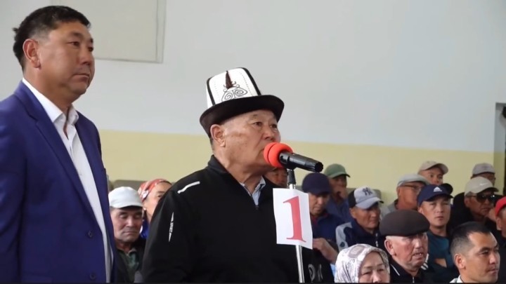 На встрече с полпредом президента жители Кочкора подняли вопросы питьевой и поливной воды в айыльном аймаке Кум-Дөбө