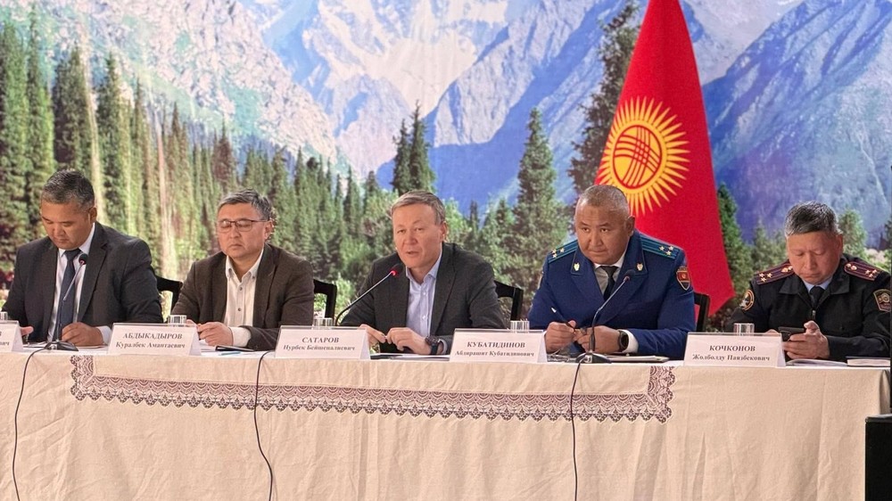 Жителям Миң-Булакского айыльного аймака Нарынского района рассказали о новых школах и ремонте мостов