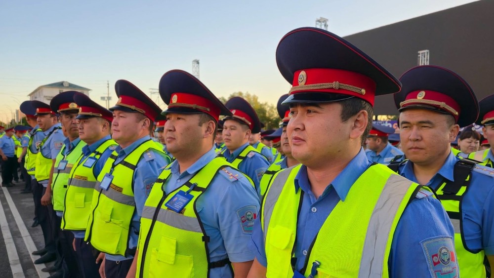 В Оше милиция с 6 часов утра заступила на охрану школ на последний звонок