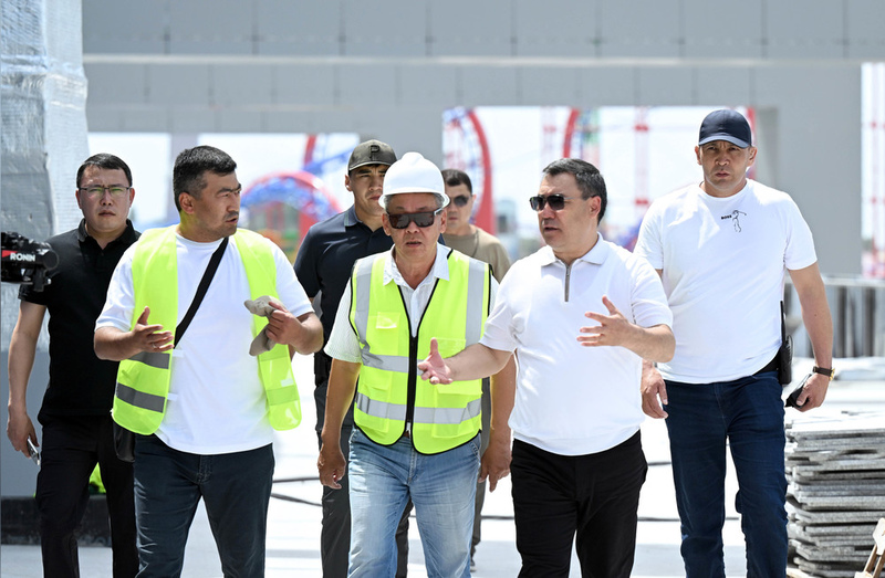 President Japarov makes unscheduled visit to Bishkek Arena construction site