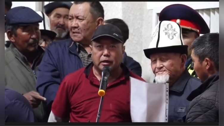 В Нарынском районе обсудили проблему орошения: Жители жалуются на засыхающие поля