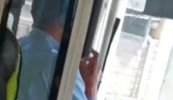 Водитель автобуса №215 курил за рулём. Видео