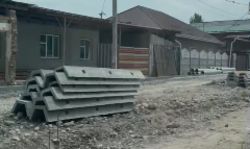 Жители переулка Кенеш просят пересмотреть строительство дороги, чтобы заборы сдвигались с обеих сторон улицы