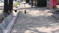 Бишкекчанин просит мэрию завершить ремонт тротуара по улице Медерова