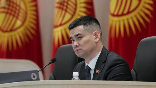 Депутат попросил решить проблему въезда на иностранных автом